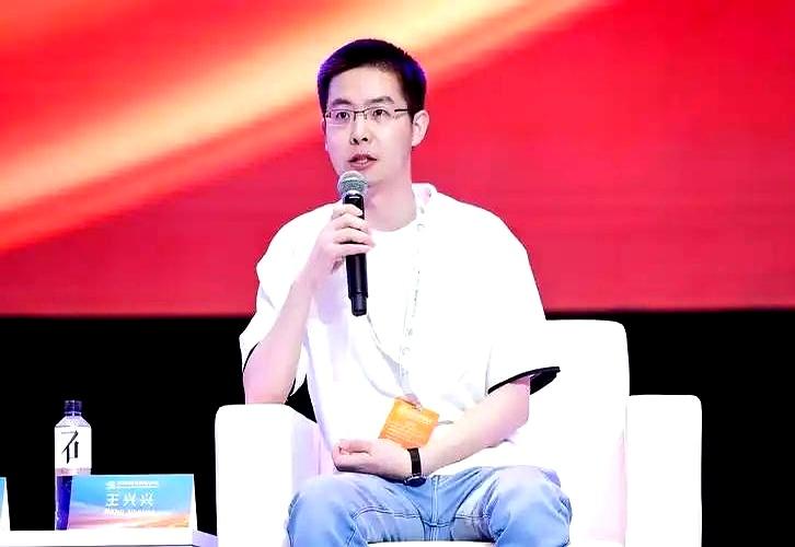 当年在乌镇饭局上把机器狗演砸了的王兴兴，居然硬生生把波士顿动力逼到了墙角
 
