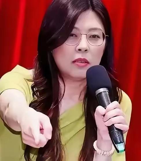 郑丽文最近火了。不是因为她说了什么高见，而是因为她终于把很多人憋在肚子里没好意思