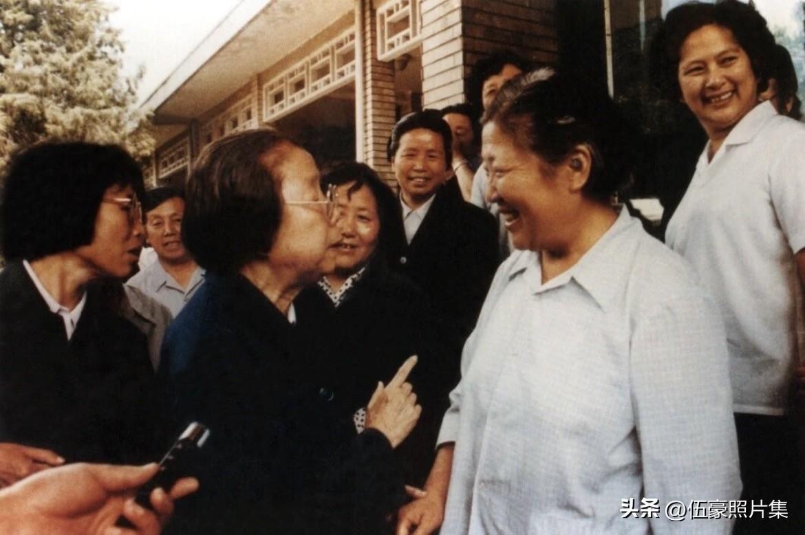 1984年，时年80岁的全国政协主席邓颖超在天津视察工作期间，特意约见了她六十多