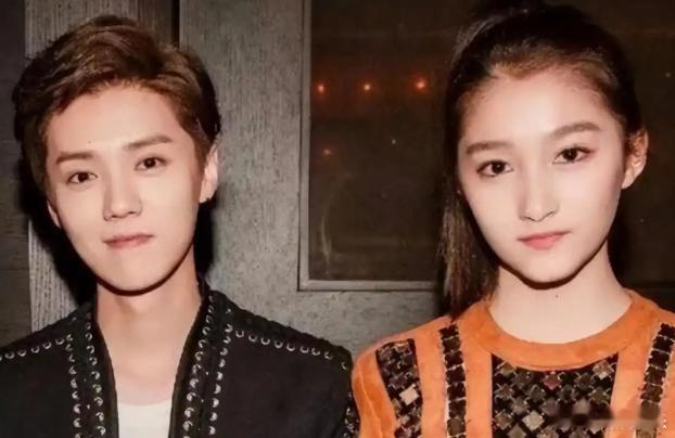 以前明星特别爱炒作绯闻八卦，官宣恋爱或者婚讯高调，风光大办婚礼，离婚或者分手也要