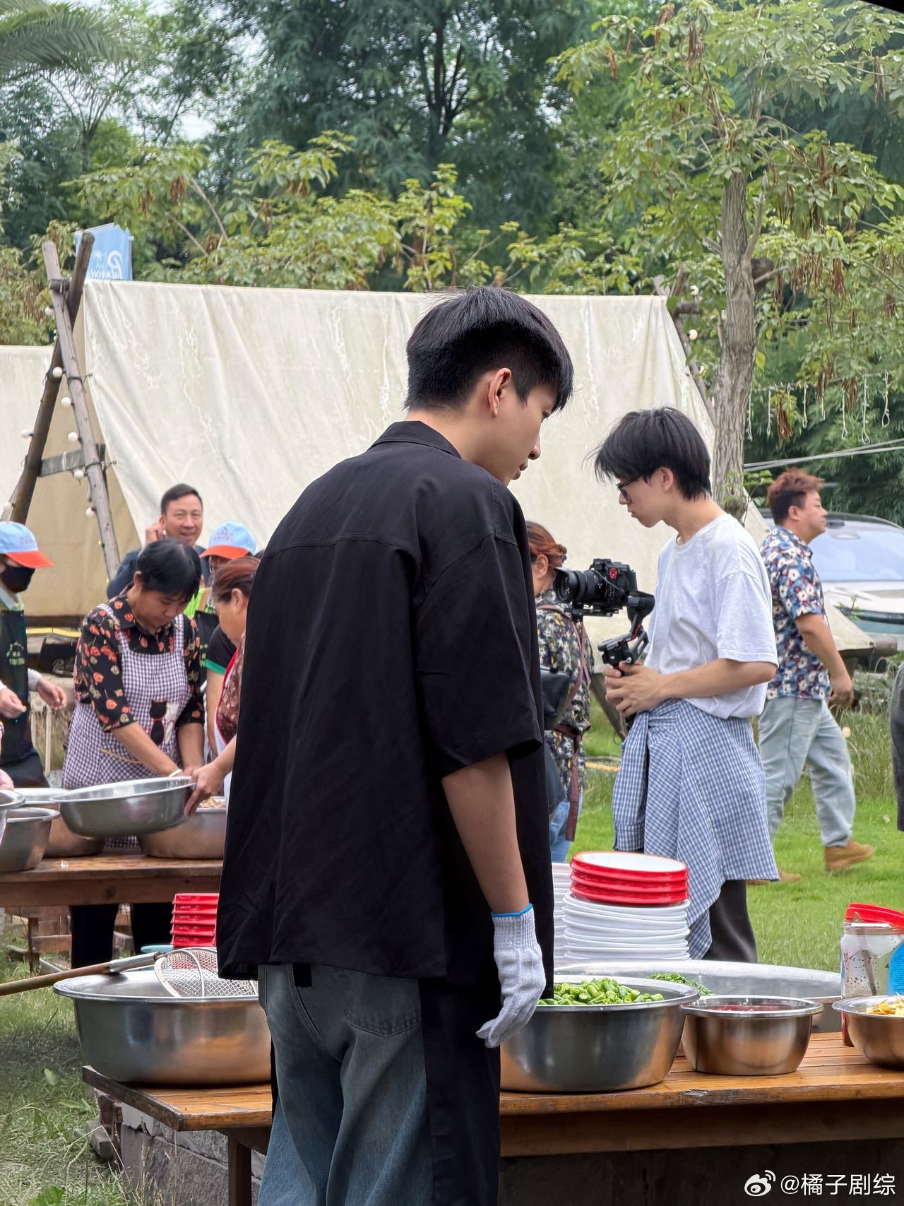 王子奇真的很卖力王子奇干一行行一行 又会演戏，又会打台球，又会做菜，王子奇你真的