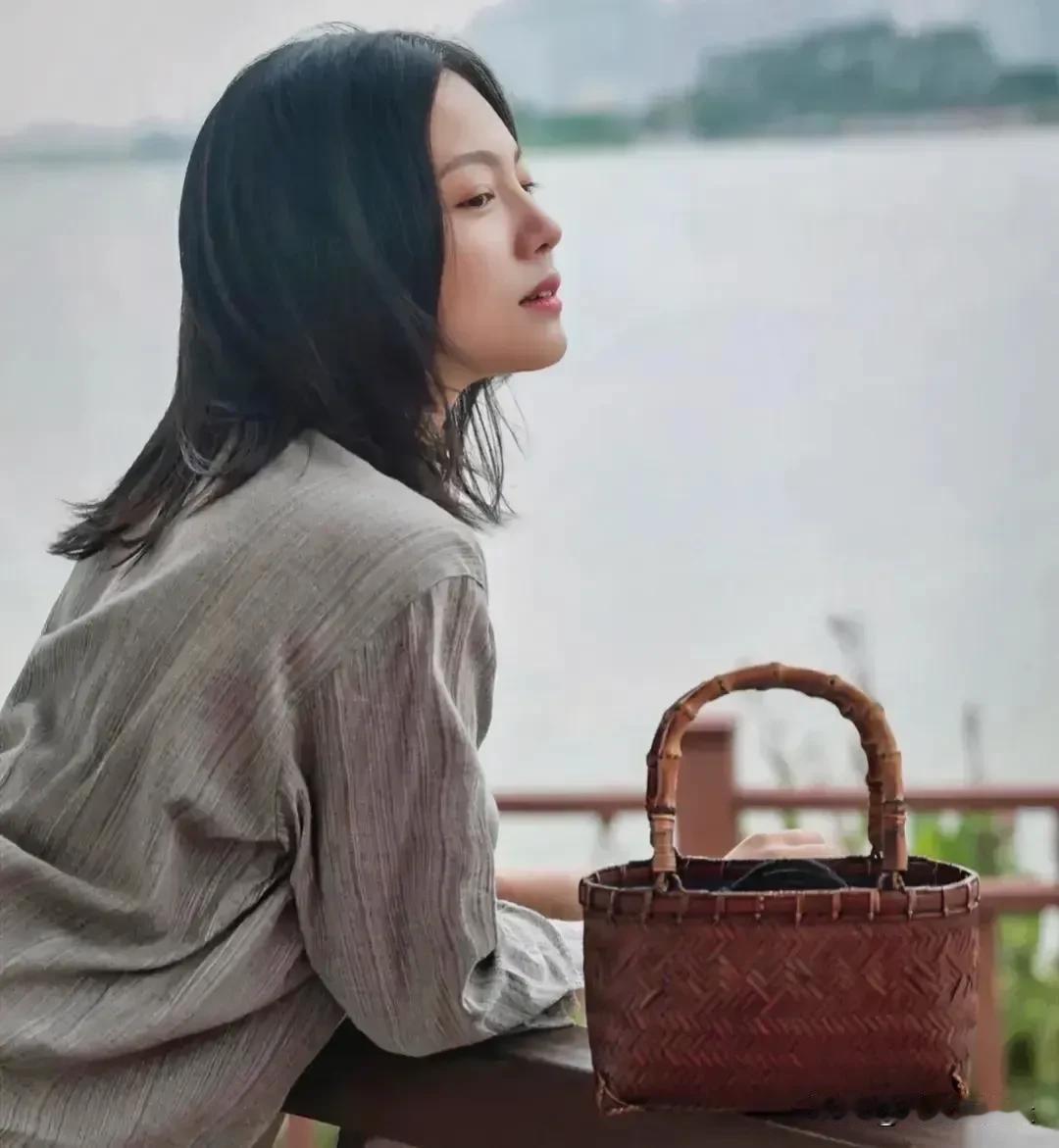 一个女人
必须有的智慧：
 
很多女人一辈子都在向外寻求安全感，希望伴侣懂自己，