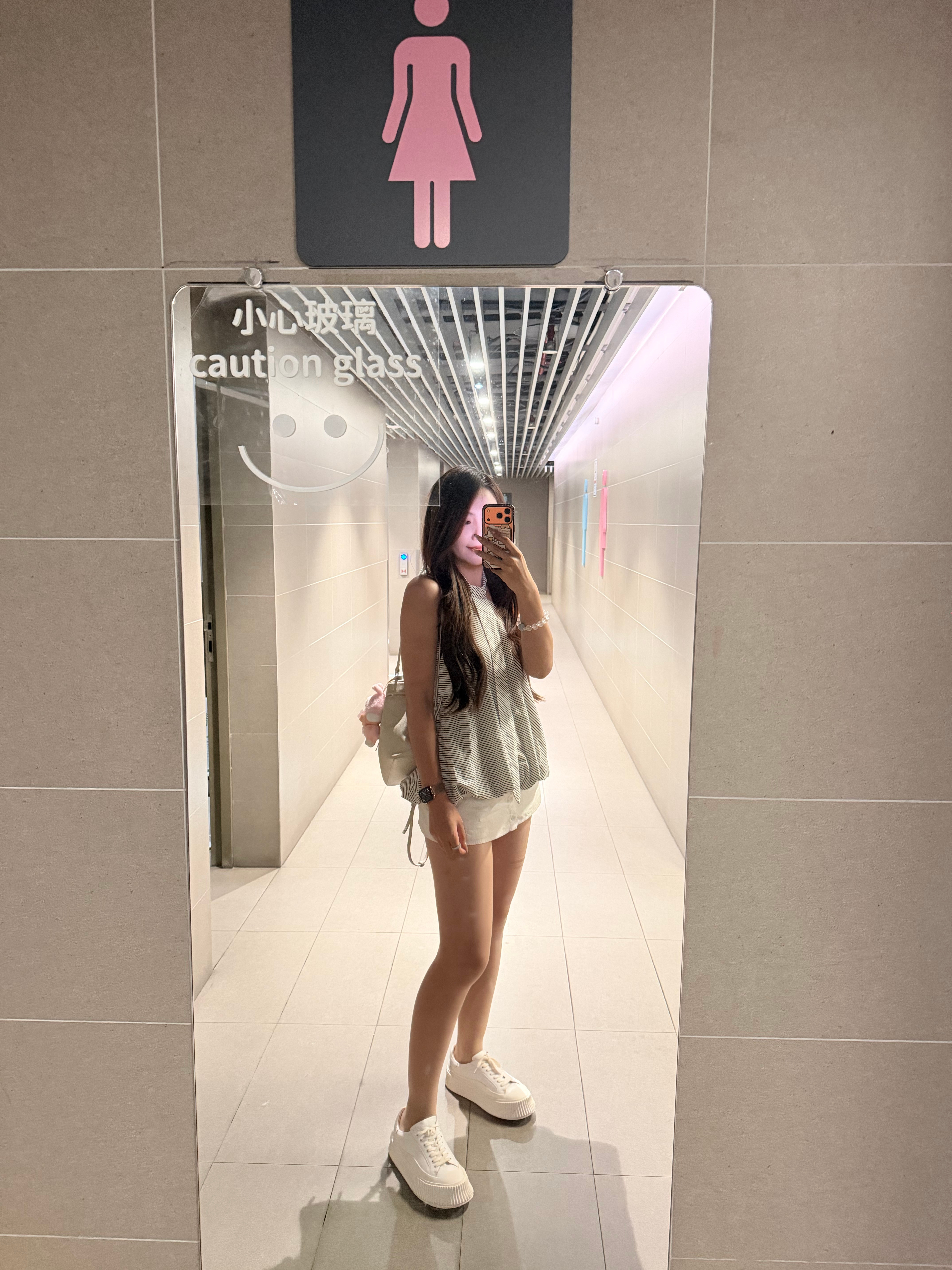 女厕所自拍哈哈哈哈我的日常plog 广州·广州白云国际机场