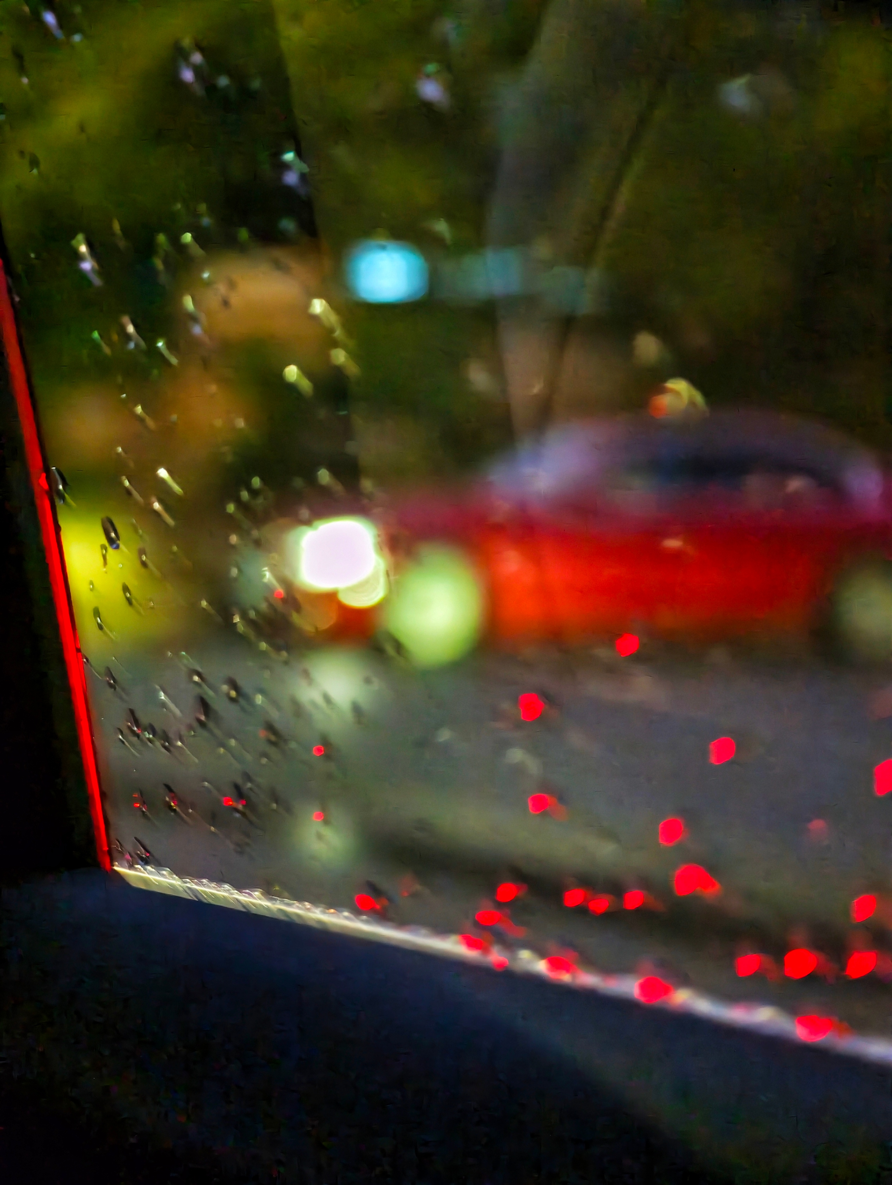 果然是一场秋雨一场凉晚上下了点小雨 空气湿润 但身体不黏糊盛夏就在这几滴雨中悄然