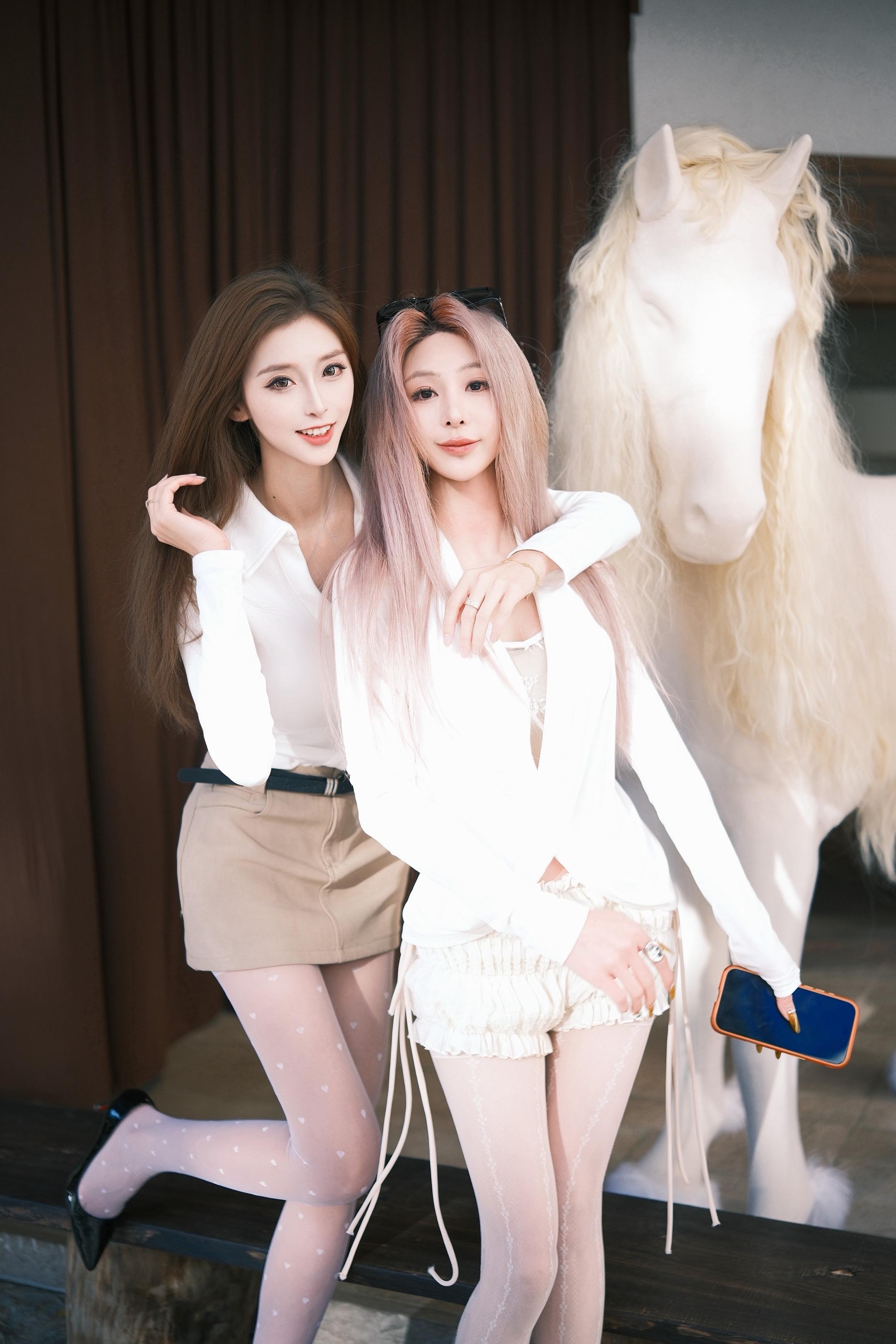 巡津街速度好快 又换了马年装饰 👭。