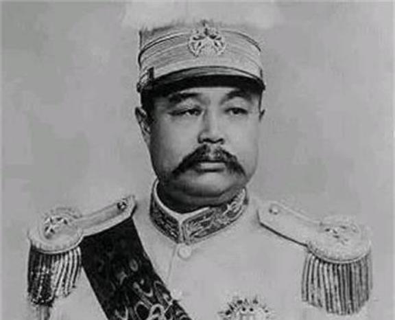 [太阳]民国副总统黎元洪借宿在部下家中，睡梦中隐约觉得有些不对劲，他的裤子湿了一