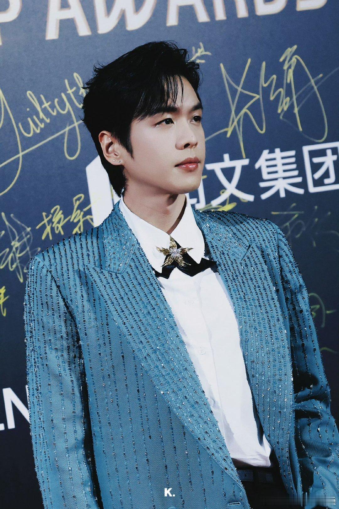 张若昀反催庆余年3 看到张若昀在红毯上催第三季进度，我才意识到，原来我们这么多人