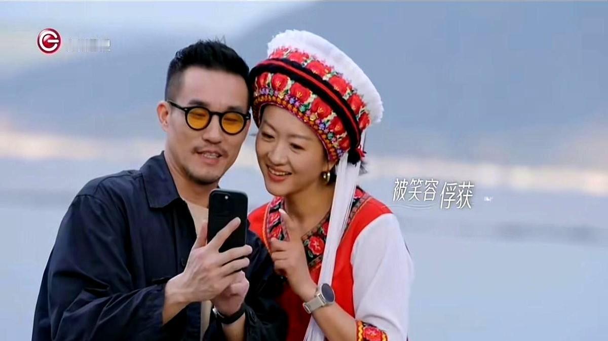 约会才刚结束，她就急着去找罗飞和赵蕾。

这操作简直了！腾讯那个50+恋综《日落