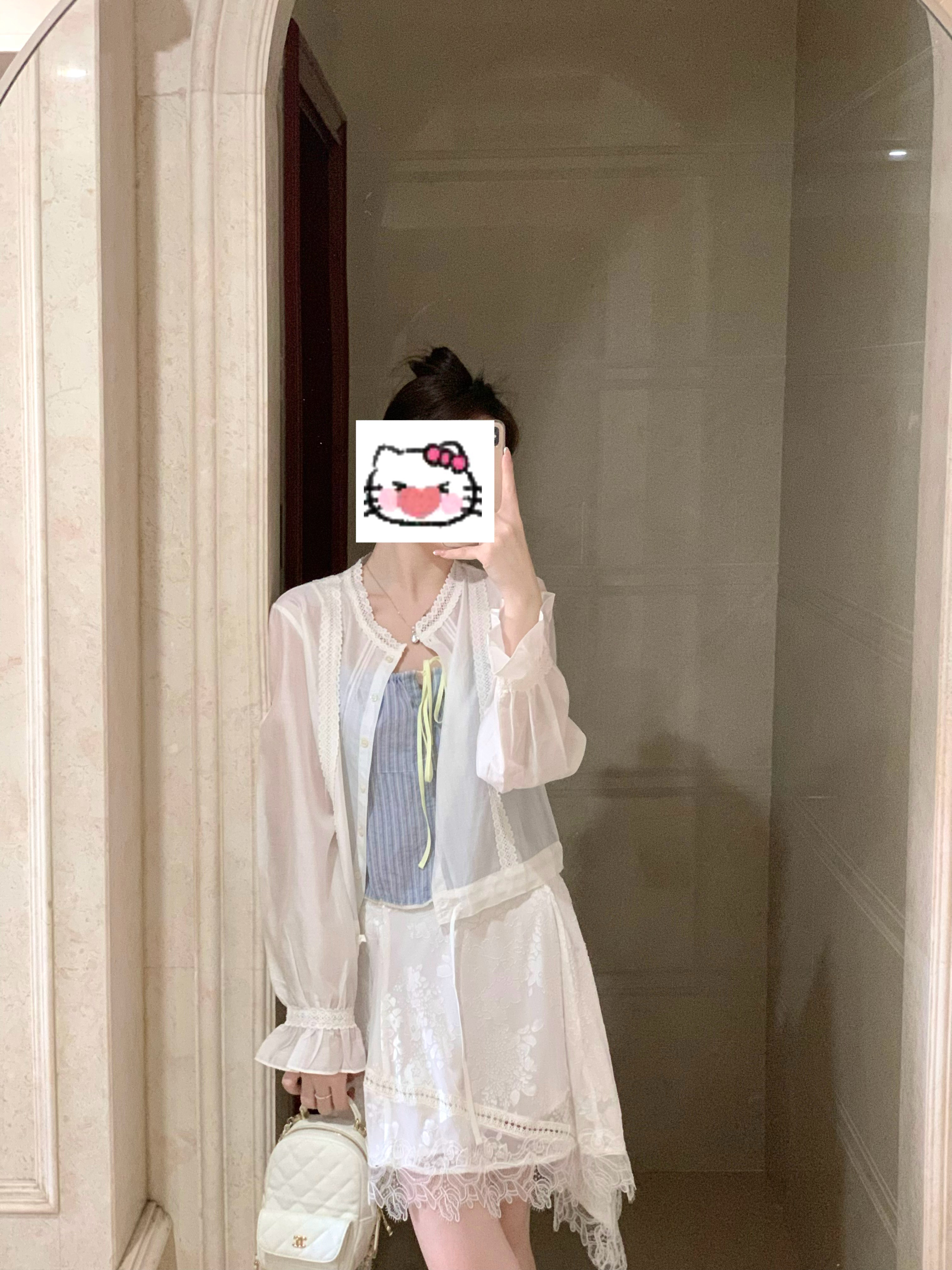 你们要的小吊带搭开衫啥的主包主打尽量有求必应[举手]完全ok哦 上班就这么穿 不