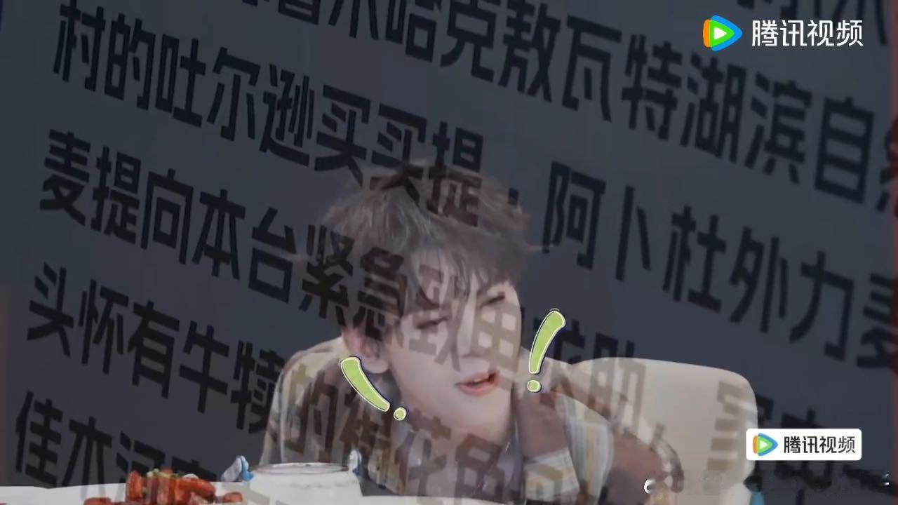 谁能拒绝输了游戏还抬着头萌萌笑的左航呢！TOP这局“看这边”怕输就会一直输，左航