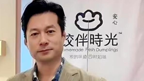 “帝王专业户”谭凯，回家开饺子馆，不只是副业，也是一份孝心

54岁的谭凯，因《