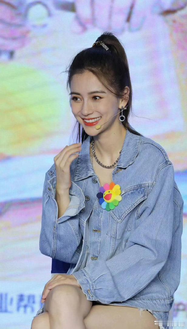 突然发现杨颖的大腿和小腿粗细对比好明显，线条反差感也太绝了！ 