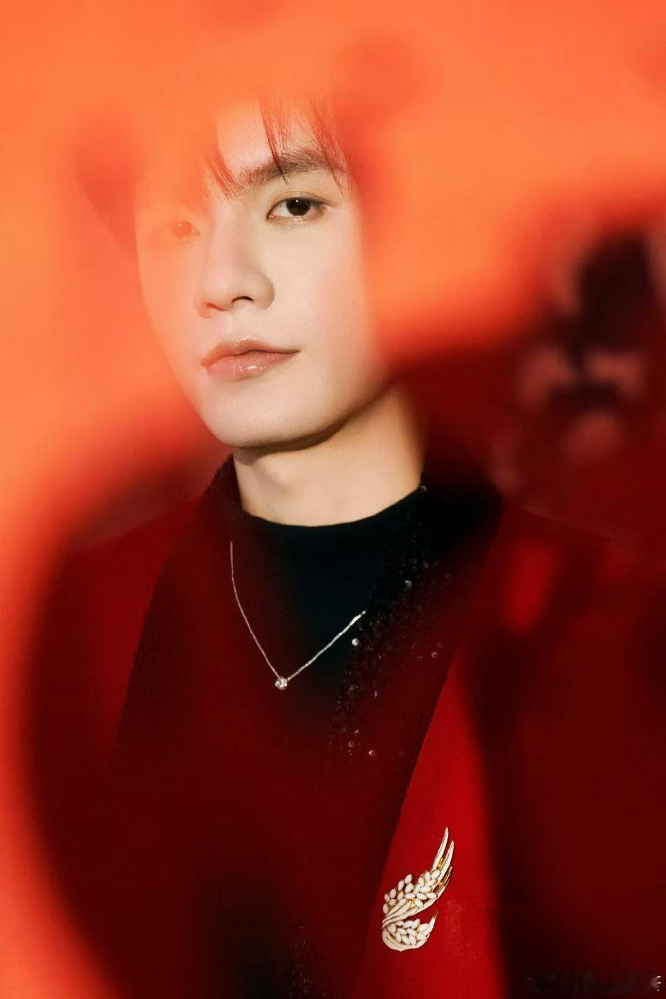 张颜齐央视小春晚主持首秀 张颜齐这次真的让人刮目相看，央视小春晚主持首秀表现得太