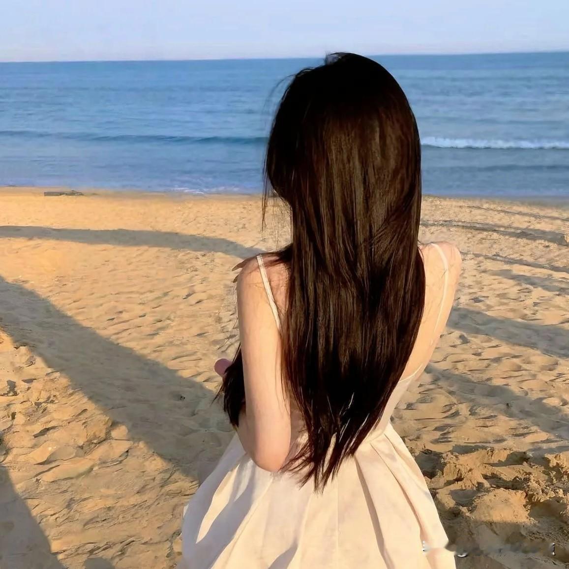 男人要记住：

别跟自己的老婆较劲了，让着她点

等哪天你真的伤透了她的心，她转