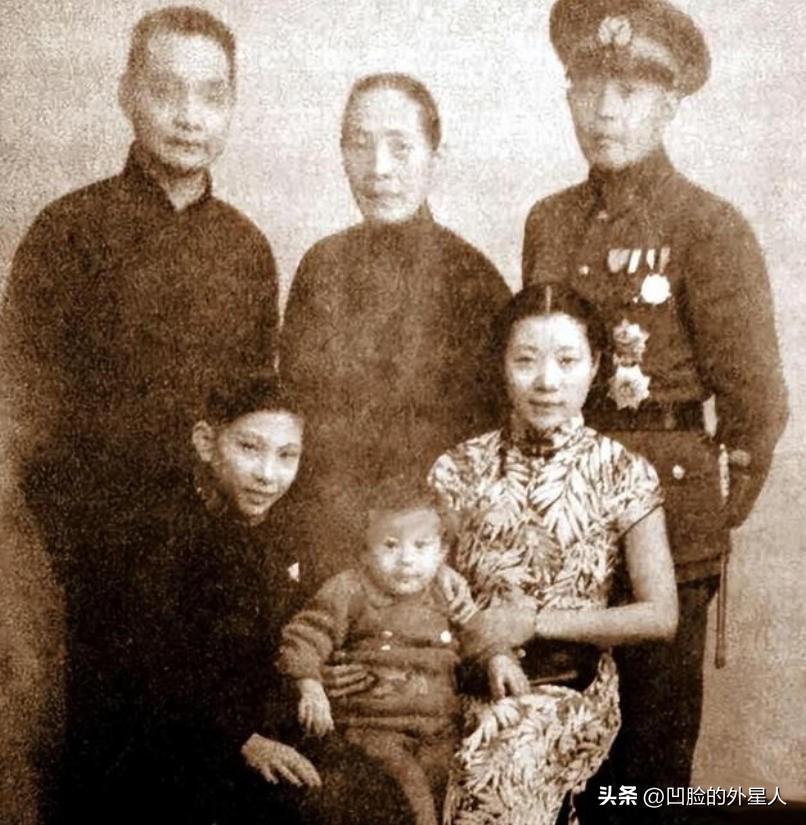 1927年，钱大钧追求欧阳藻丽，遭到她父亲反对。想不开的钱大钧走在街上，突然掏出