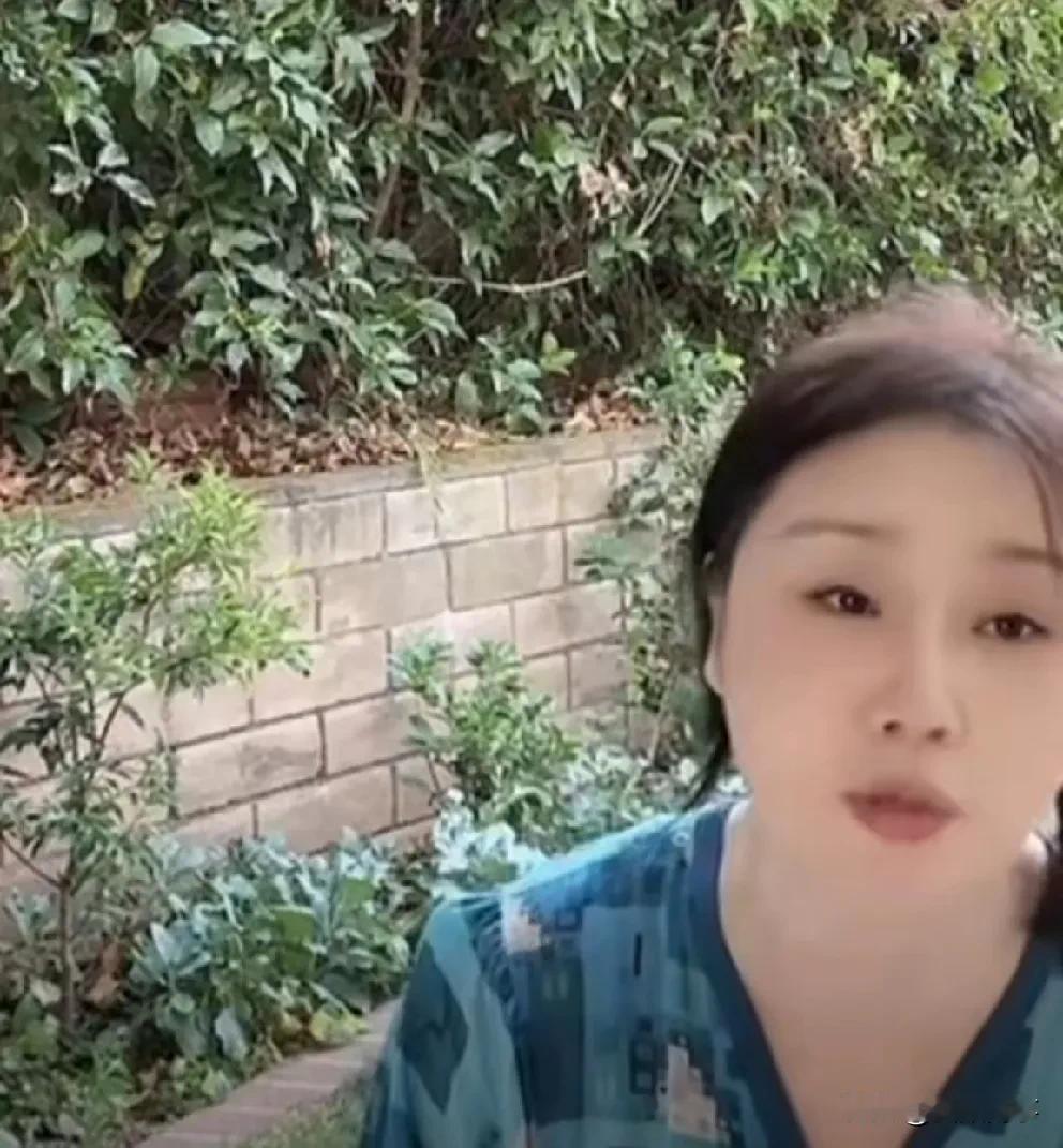 顾茜茜要求50万一年房租降到12万，房东被网暴，开播解释与顾茜茜完整聊天内容！
