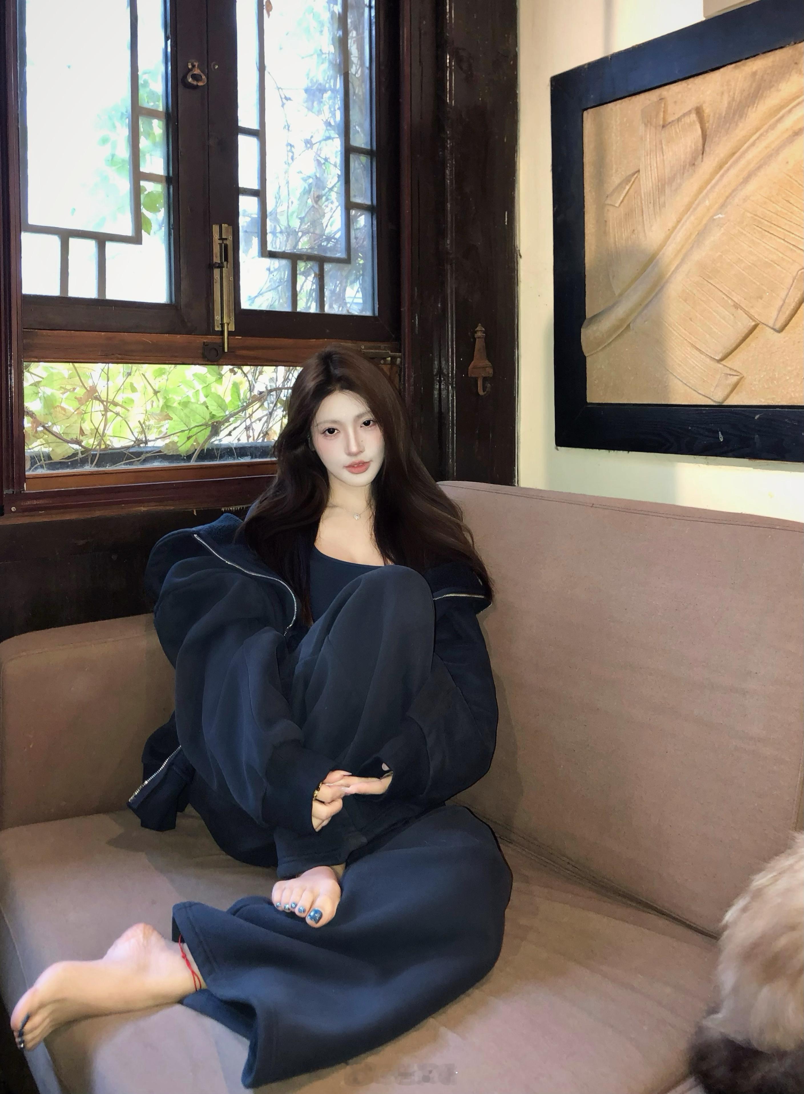 我最近老喜欢这种宽宽松松的裤子 你们觉得好看吗 