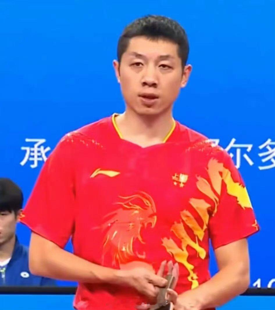 国乒喜剧人许昕行为大赏  许昕这就是太搞笑的个性了呀，没有想到能够给我们带来这么
