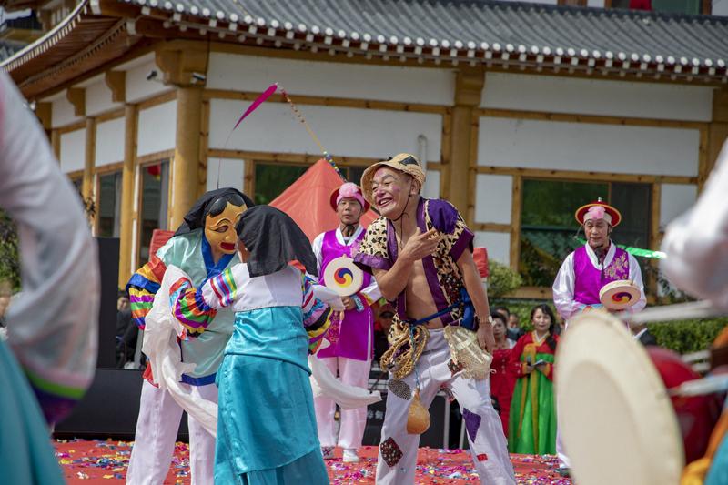 韩国进口辣白菜超99.9%来自中国，这数据挺惊人。2024年韩国产了53万吨辣白