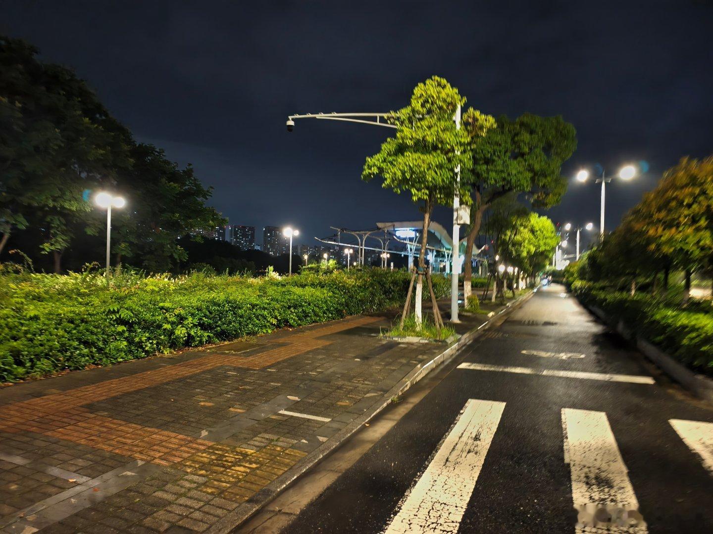 夜跑麒麟生态中央公园。知道IEC在哪了 