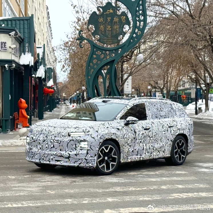 近日，一汽-大众ID.AURA首款车型谍照曝光，新车为大众旗下首款搭载激光雷达的