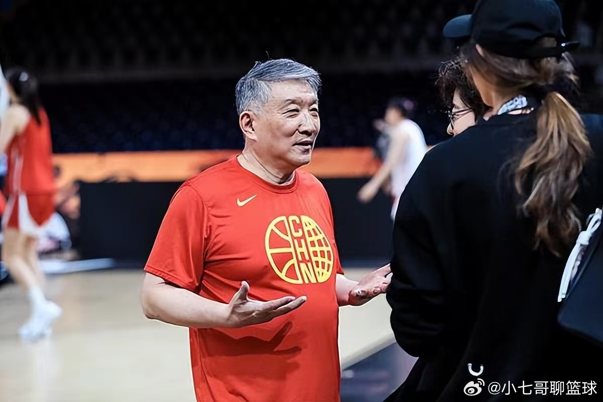 宫鲁鸣下课 这家伙下课吧，带个队12人就5人打球？只会打张子宇，韩旭，王思雨，李