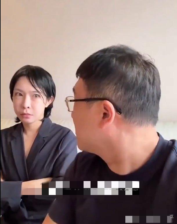 天津大哥愁疯了！老婆撞脸日本女首相，直接禁穿西装：出门怕被误会
 
笑不活了家人