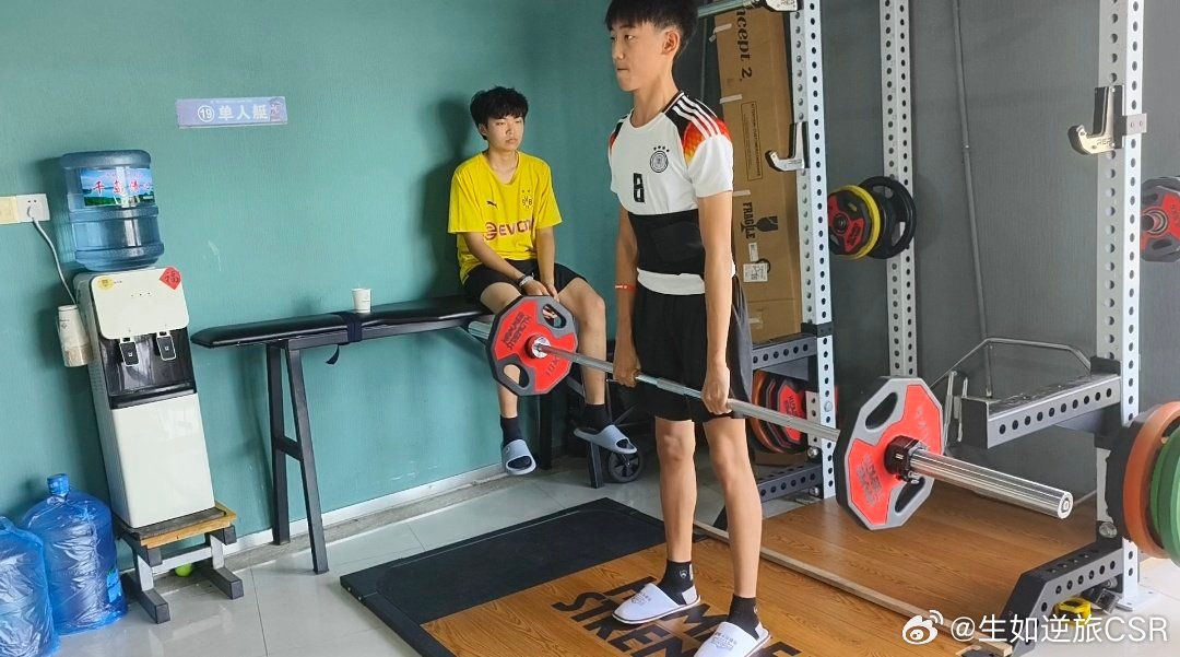 暑假的一天——6:30出發賽艇，8:30力訓，兩點前完成數學物理德語暑期學習，和