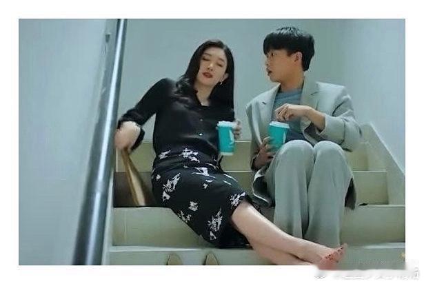 江疏影这一扭把彭昱畅吓得不轻啊！ ​​​