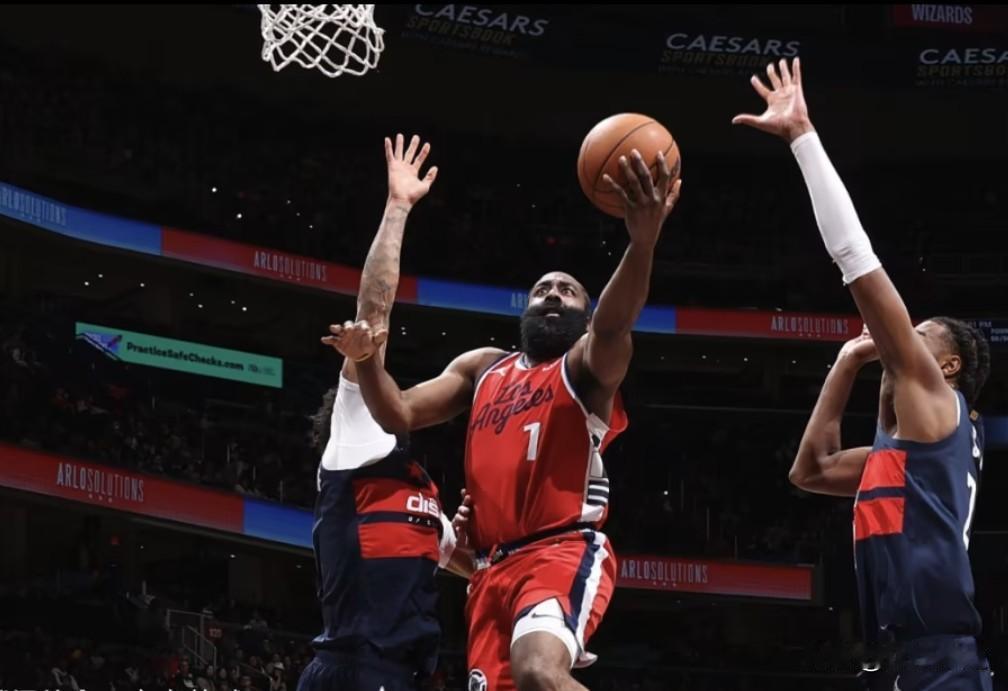 哈登罚死奇才，快船110比106战胜奇才！一波6连胜，继续稳住西部附加赛，小幸运