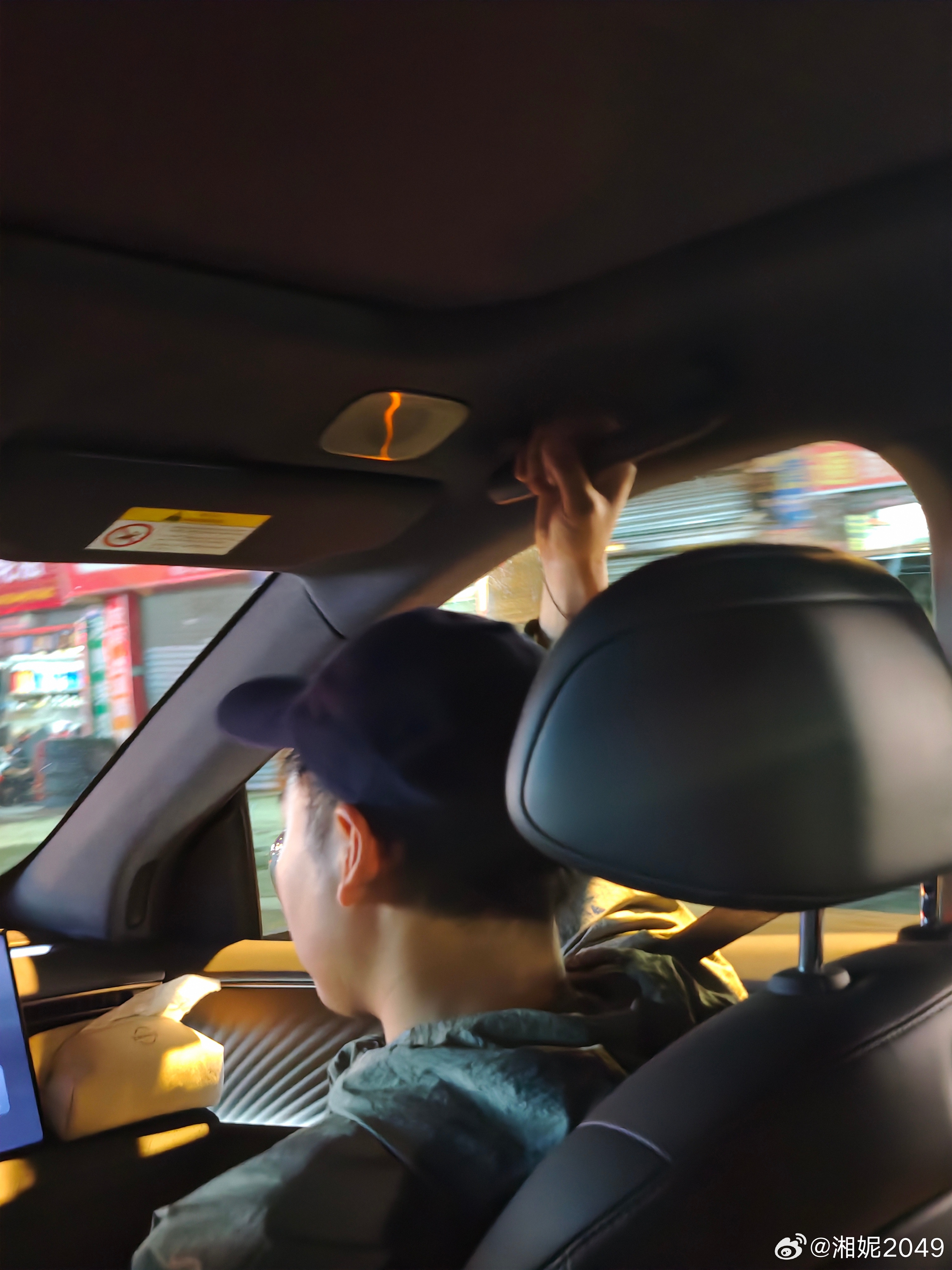 大梦好像并不太放心把手抓的死死的，全程没松过