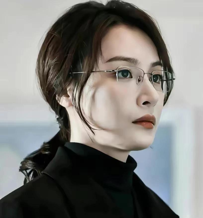 同样是隆妮，为什么在《狂飙》中令人惊艳，在《城中之城》中就令人不忍直视了呢？看到