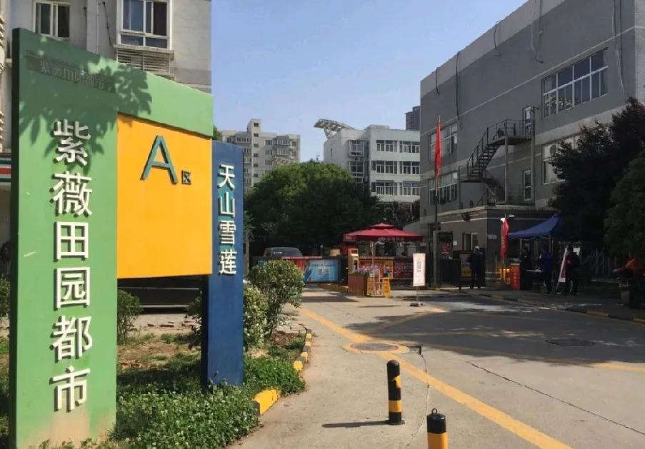 性格决定命运这句话在卖房的时候最能体现。
我同学在紫薇田园都市有一套90平米的房