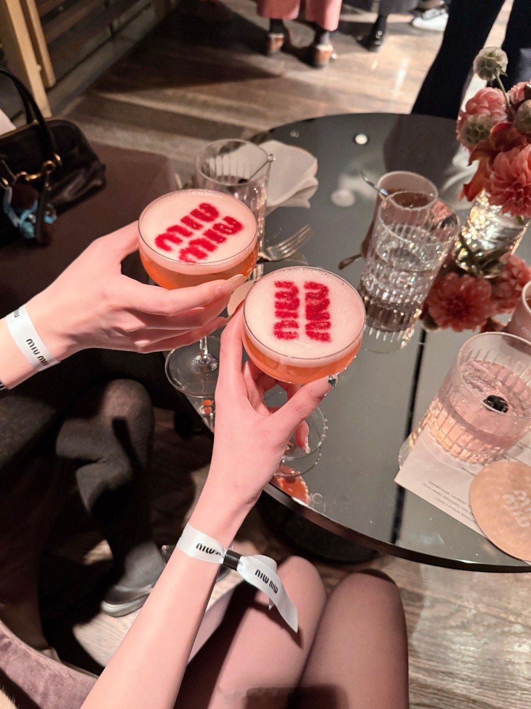 在杭州参加的miumiu afterparty好多美女！终于和kimyy有合照了
