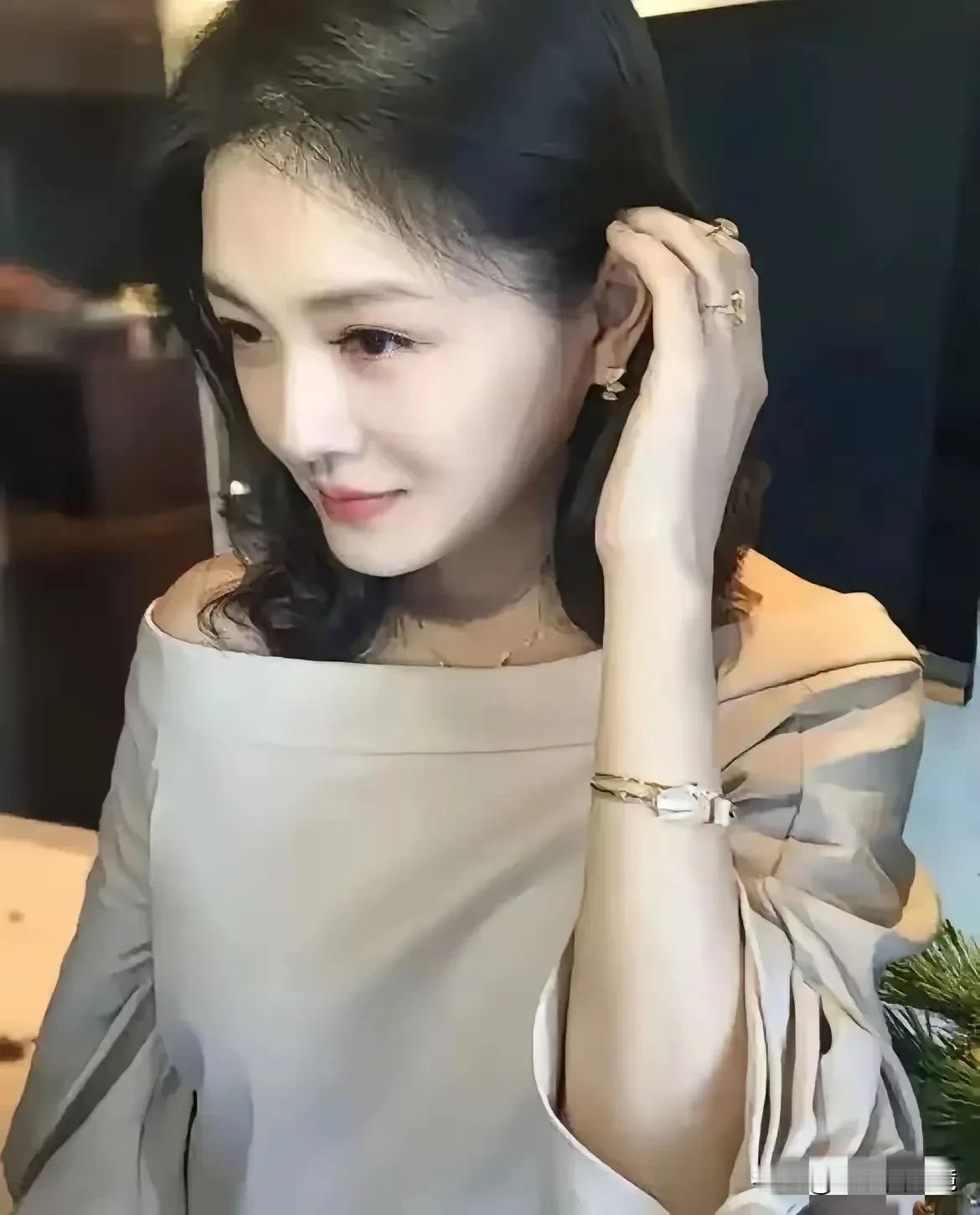 大s的去世对谁的影响最大呢？影响最大的是应该是两个孩子！
孩子这么小就没有了母亲