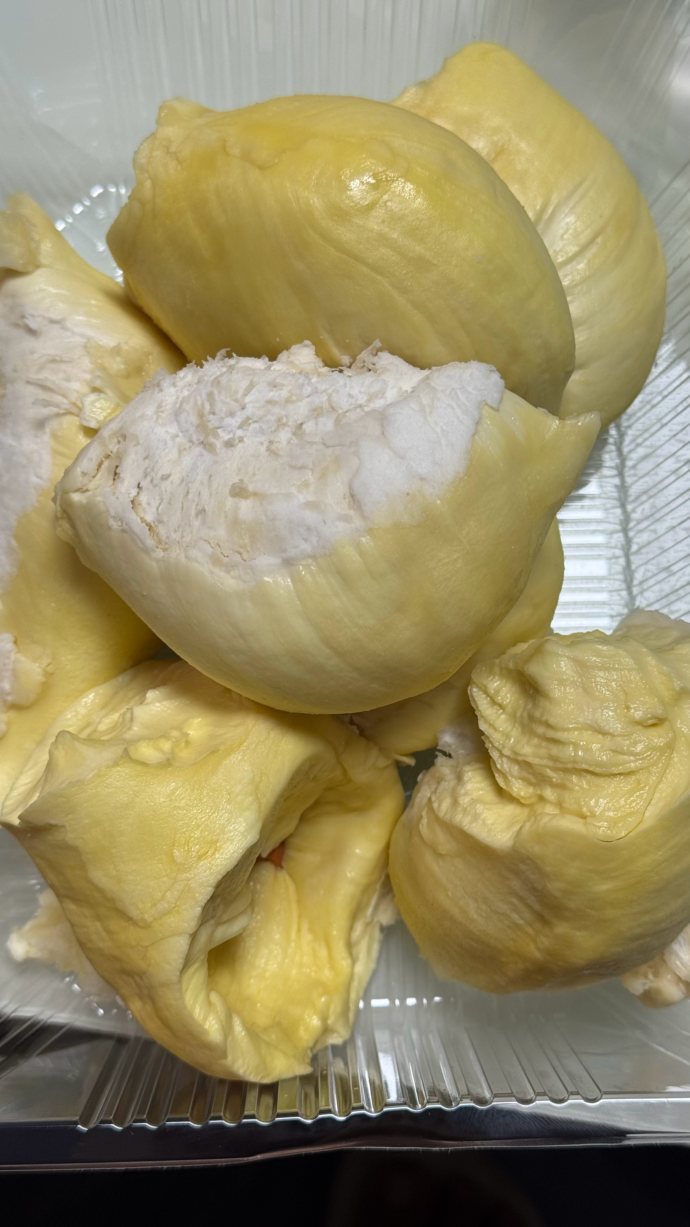只要一暴食过以后就会有很多时刻都要和暴食抗争。不是说吃得像吃播那样多才算是，只要