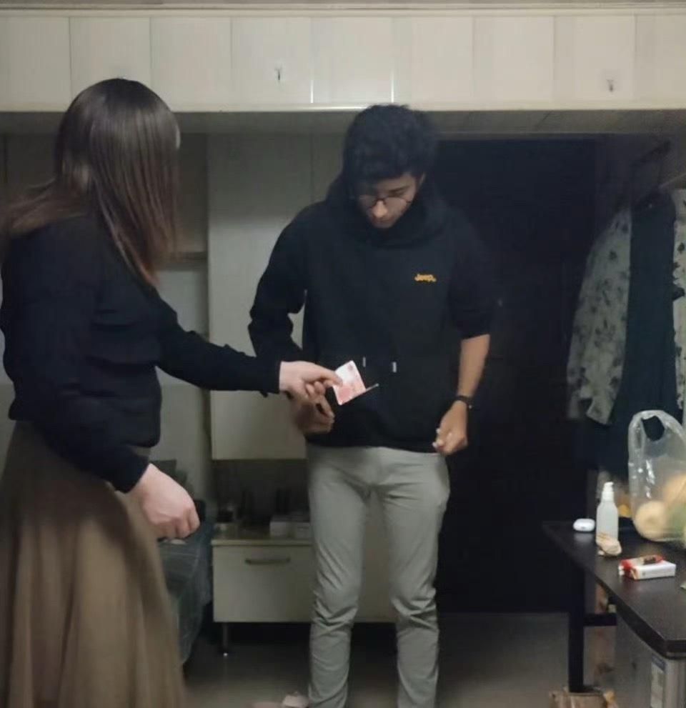 南京红老头系38岁男子老红书 当年小红帽没收到的100圆子，红姐替人给了[允悲]