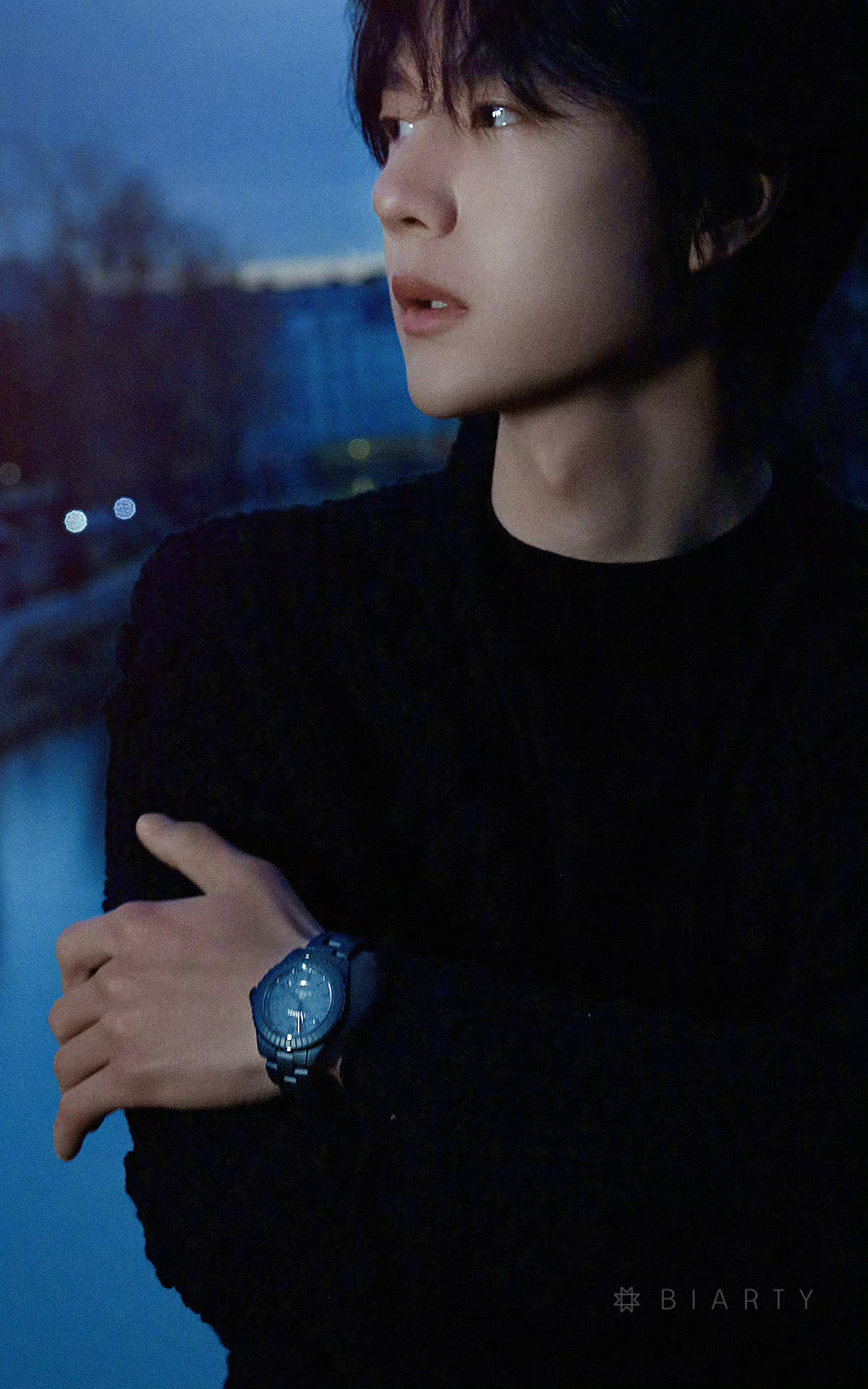 早起看帅哥，情人节快乐王一博 cr:logo 