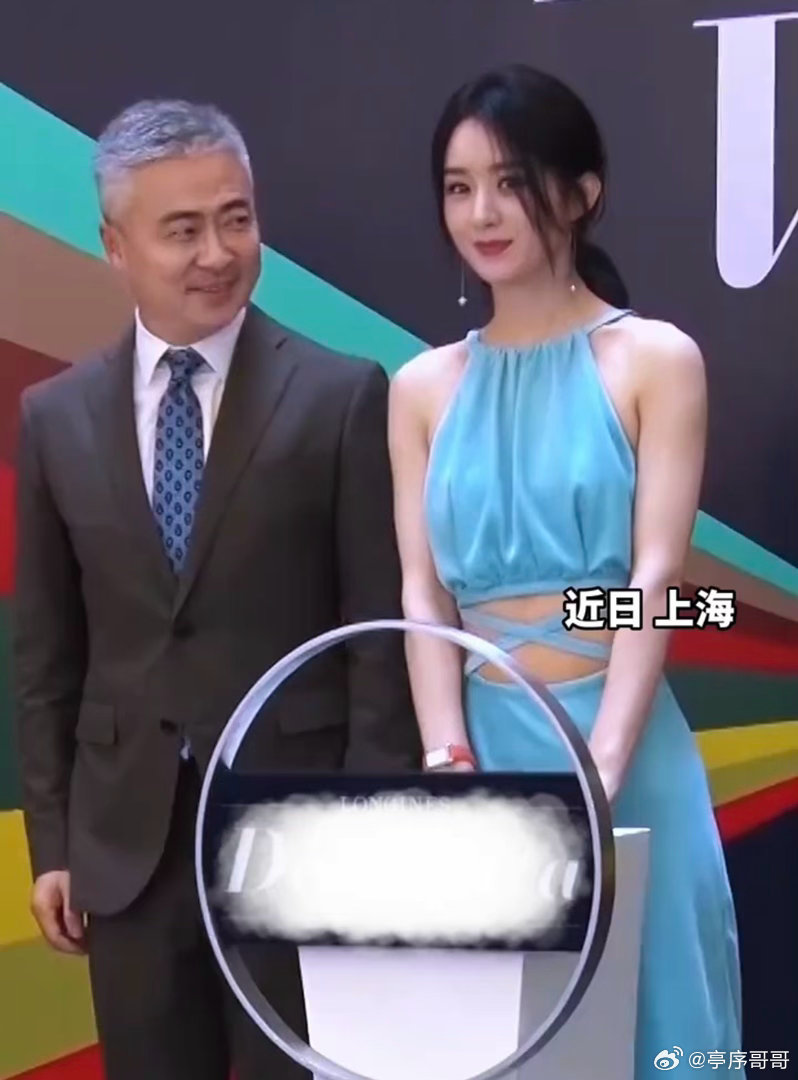 赵丽颖美到大叔变迷弟 赵丽颖一袭湖蓝礼服亮相活动✨赵丽颖氛围感直接拉满！连一旁男