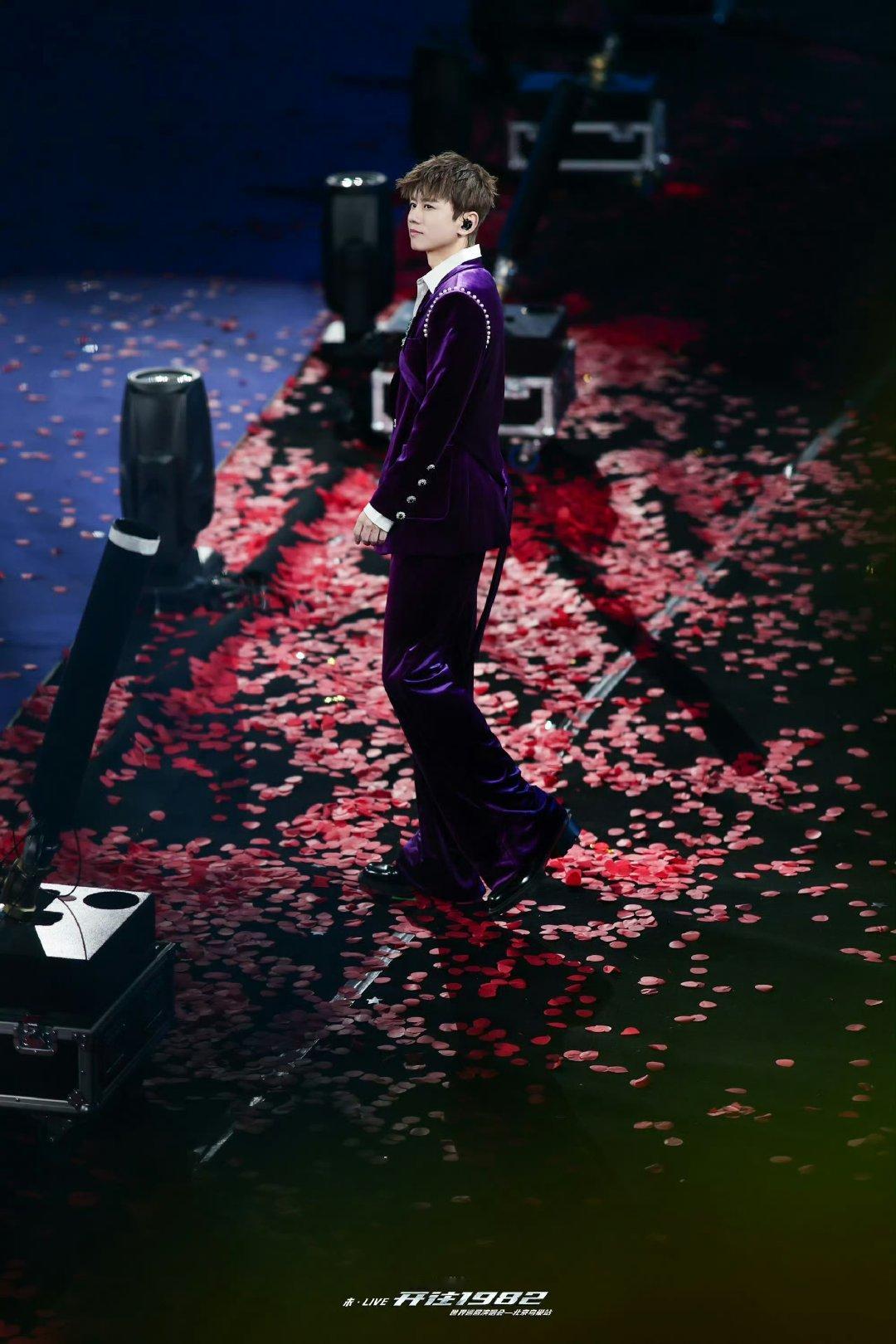 张杰在演唱会现场当幼教 温柔耐心张老师×乖乖听话大朋友，这组合太好磕。 