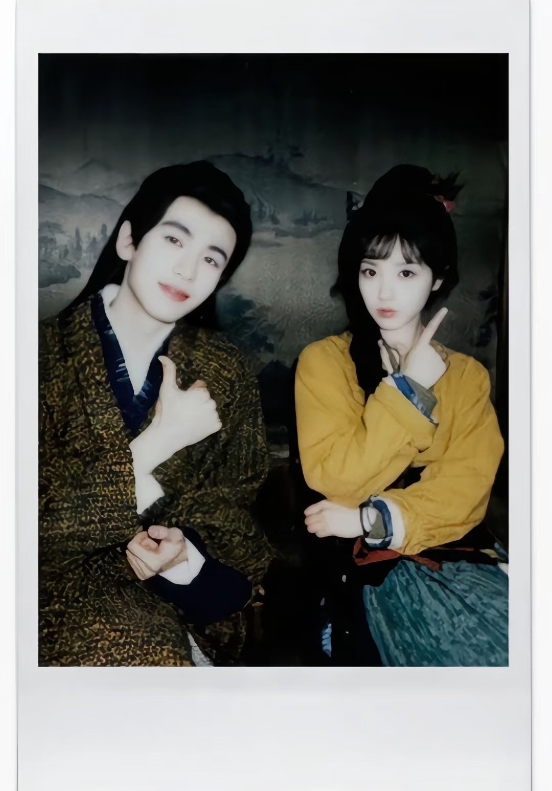 《逐玉》张凌赫田曦薇拍立得图片～ 