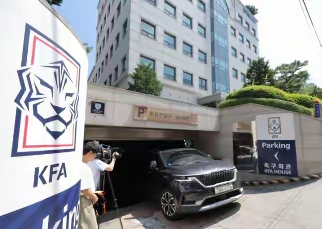 韩国足坛地震吧08月07日讯首尔警方昨日对韩国足协进行了扣押搜查，调查前主帅洪明