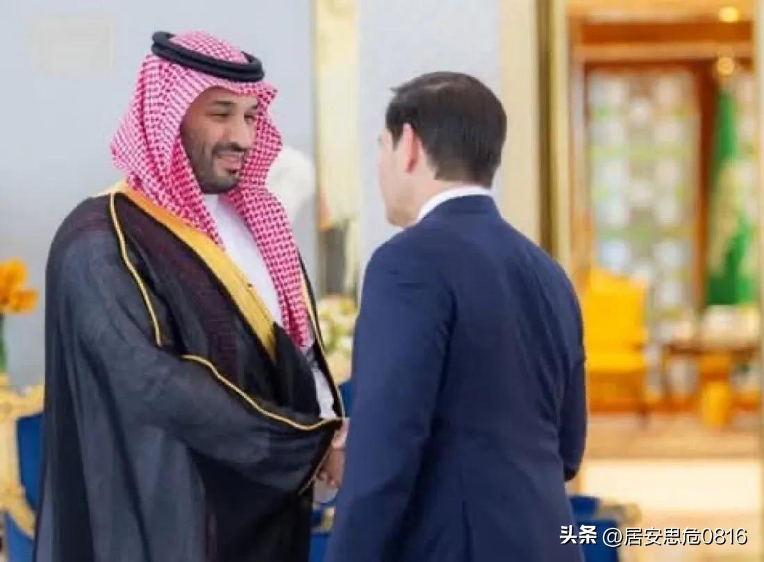 🚨突发

沙特阿拉伯国王本·萨勒曼在遭到美国侮辱后终止了与美国的防务协议，并在