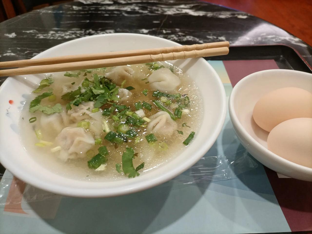 初九的馄饨
北方有俗语说：初一的饺子初二的面，初三的饸烙转一转。老汉我今天初九外