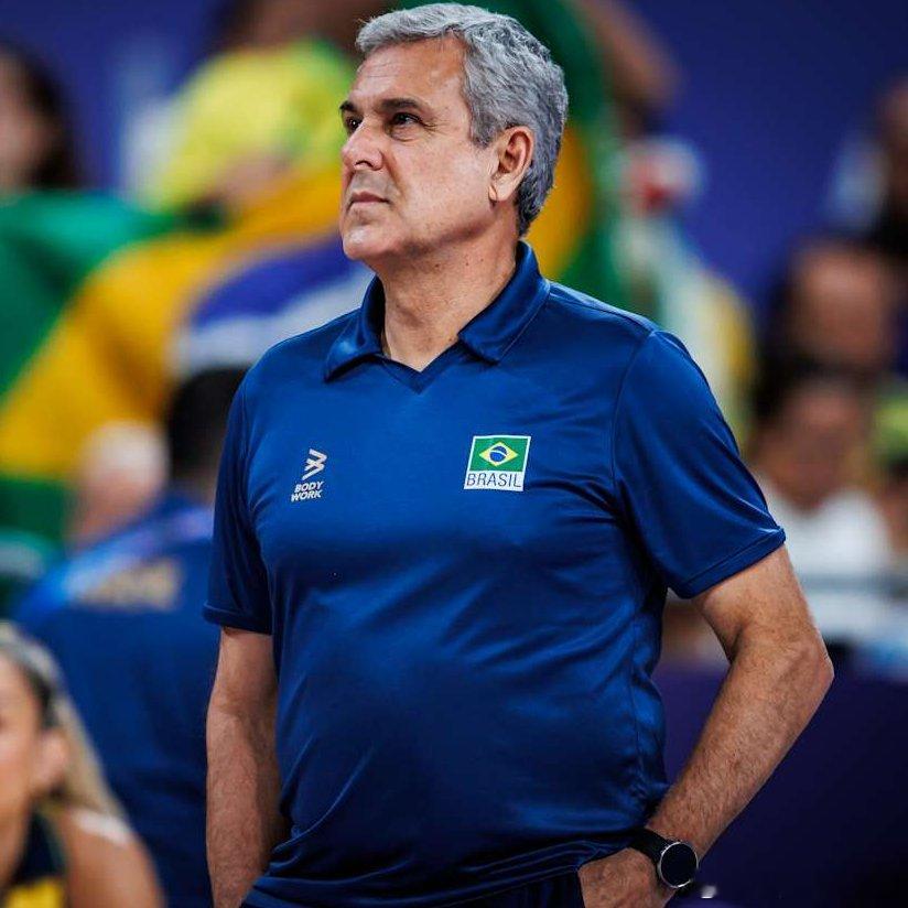 排球 ⚡️ 上周，泽·罗伯托（Ze Roberto）突访伊斯坦布尔。据了解，这位