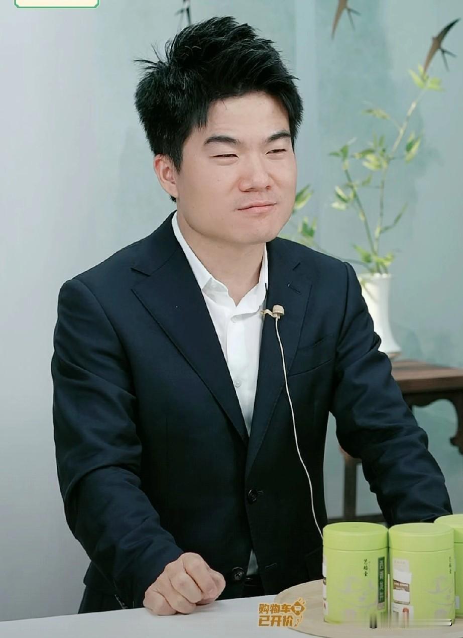 有没有和俺一样对董宇辉好像失去了某些滤镜一样，直播间带货的同时依然穿插人文、地理