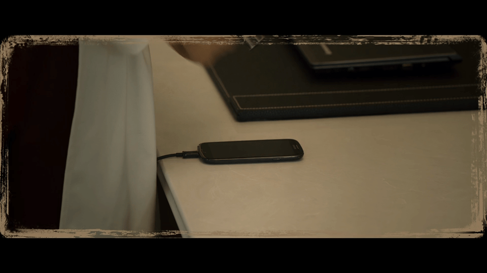 路过的贼都得抢一遍王传君王传君演了个散财童子吧周老板这哪是混黑道，分明是来做慈善