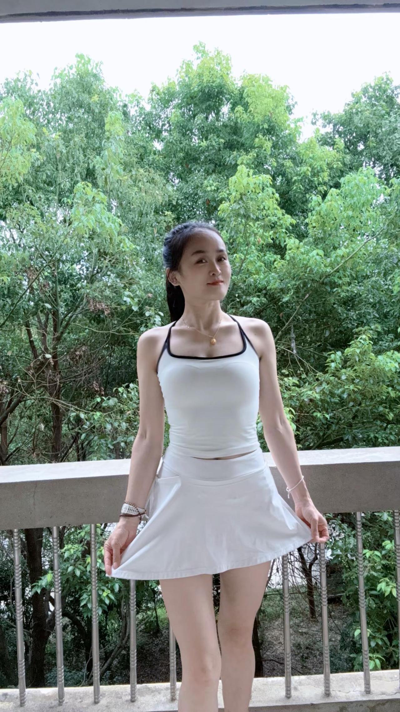 “ 陪你最多的人是你自己        所以做自己喜欢的样子就好… ”穿搭