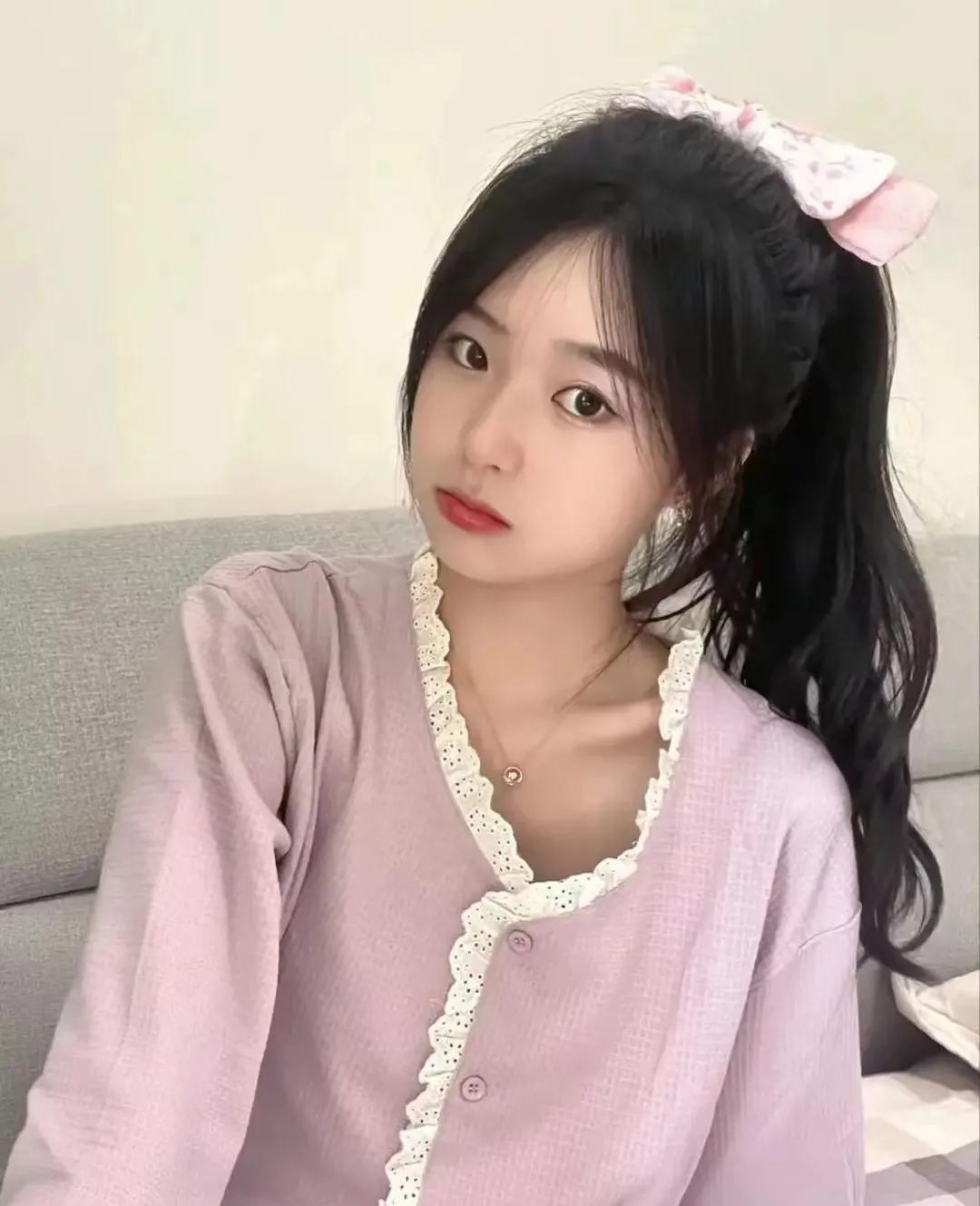 吃醋，那是我心中那份对你深深的喜欢；发呆，是我脑海中不断浮现的你的身影；伤心，则
