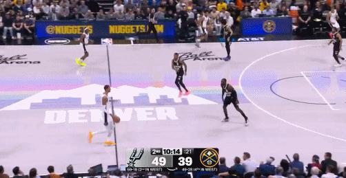 文班-亚马纯天赋怪，224cm的身高这么玩儿胯下运球，现役NBA的球员没有一个人